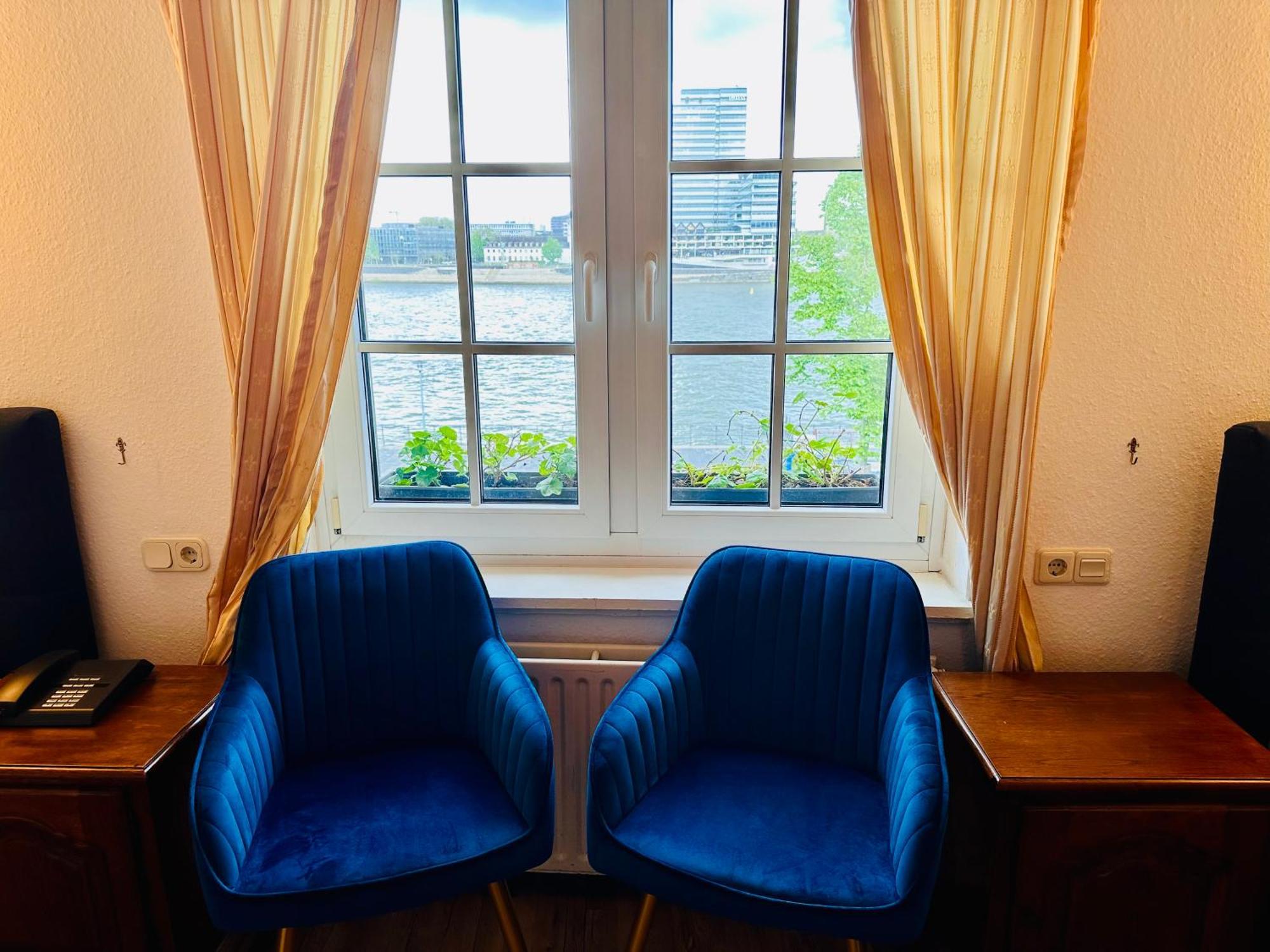 Altstadthotel Hayk Am Rhein Kolonia Zewnętrze zdjęcie