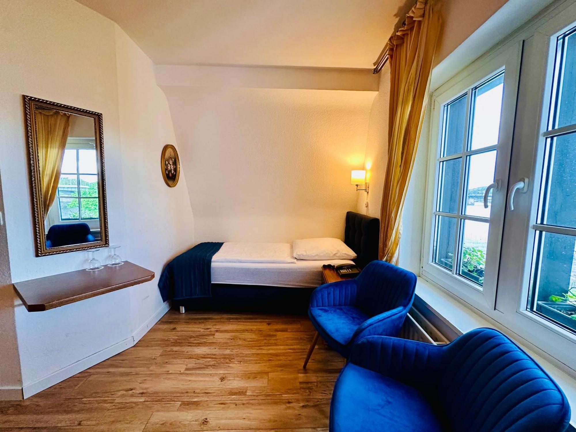 Altstadthotel Hayk Am Rhein Kolonia Zewnętrze zdjęcie